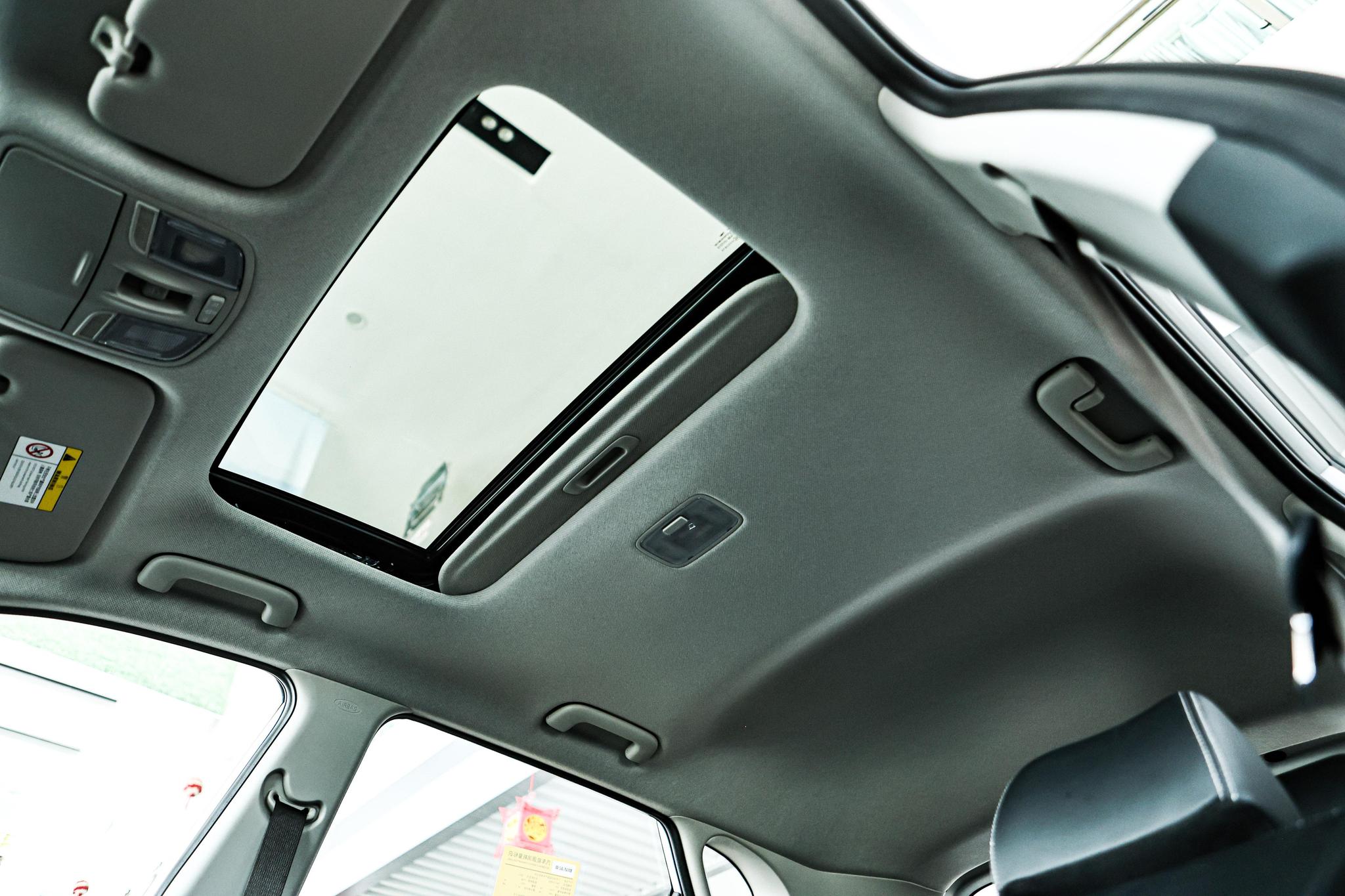 Discover Kia Kia Sonet Exterior Interior Images.Find all aspects and details of cars.