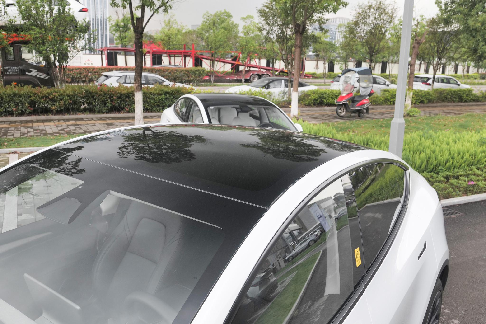 the 3th exterior image of Tesla Model Y.