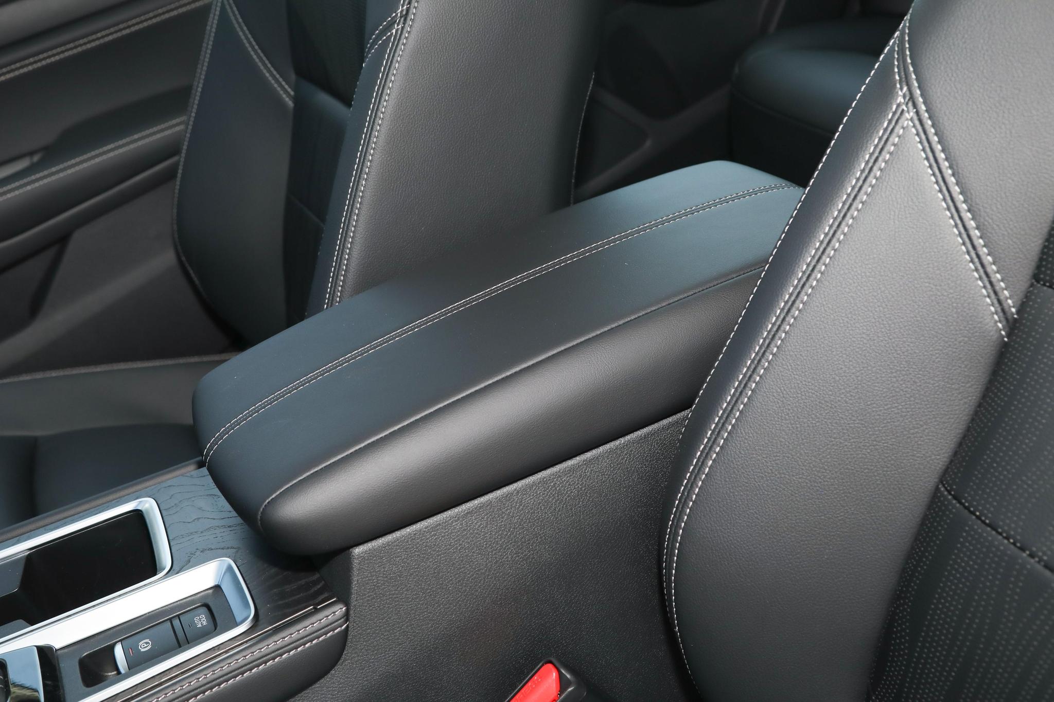 Discover Nissan Nissan Altima Exterior Interior Images.Find all aspects and details of cars.