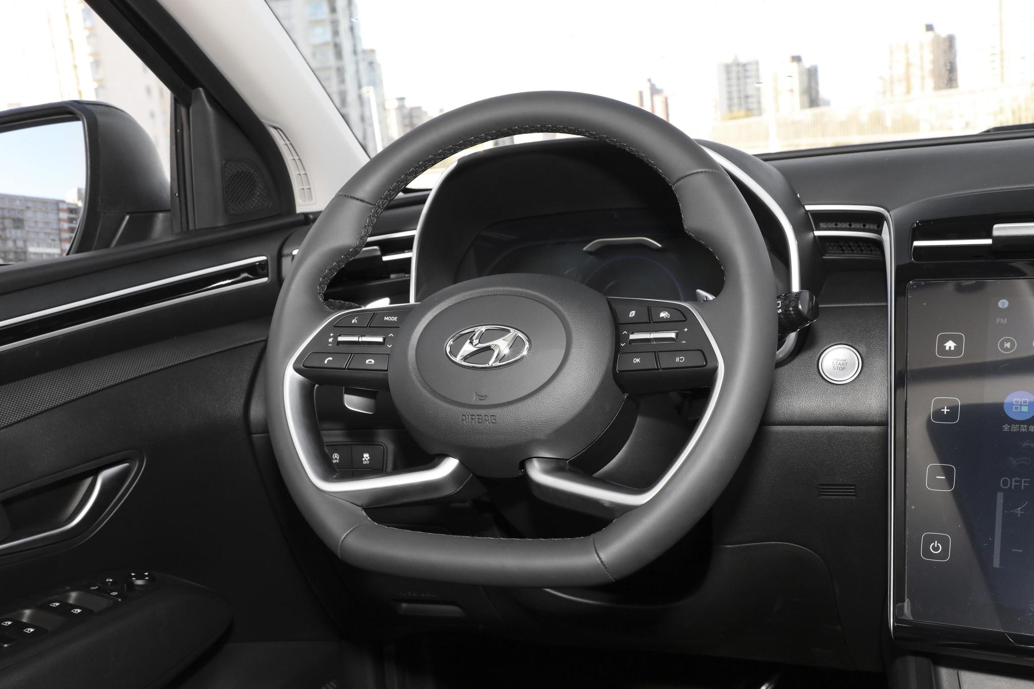 Discover Hyundai Hyundai Tucson Exterior Interior Images.Find all aspects and details of cars.