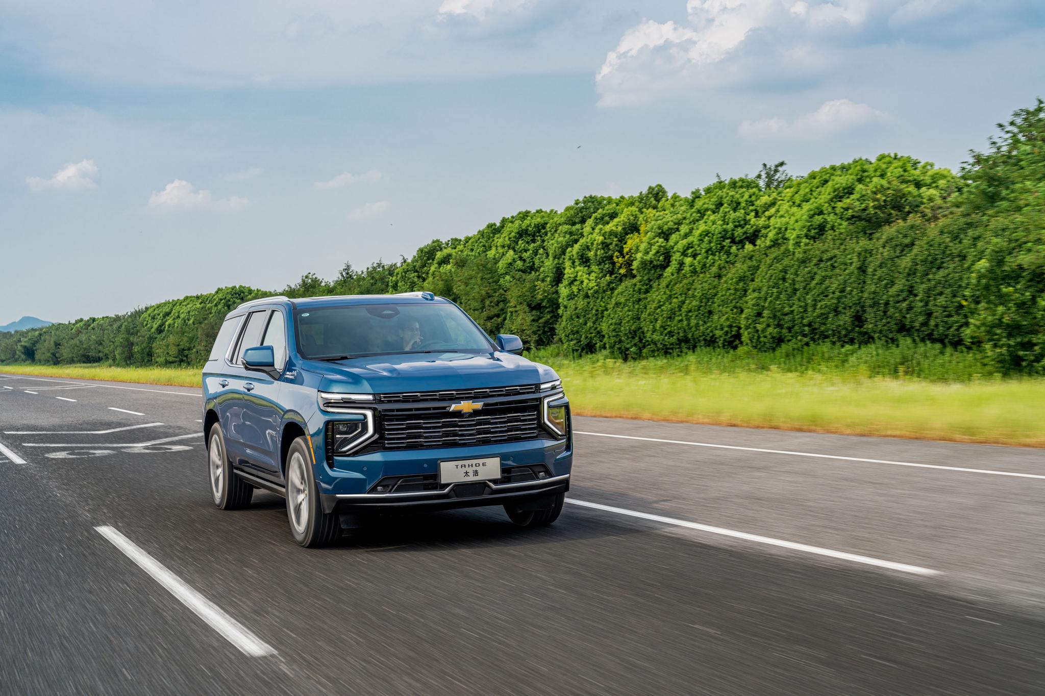 the 20th official image of Chevrolet Tahoe.