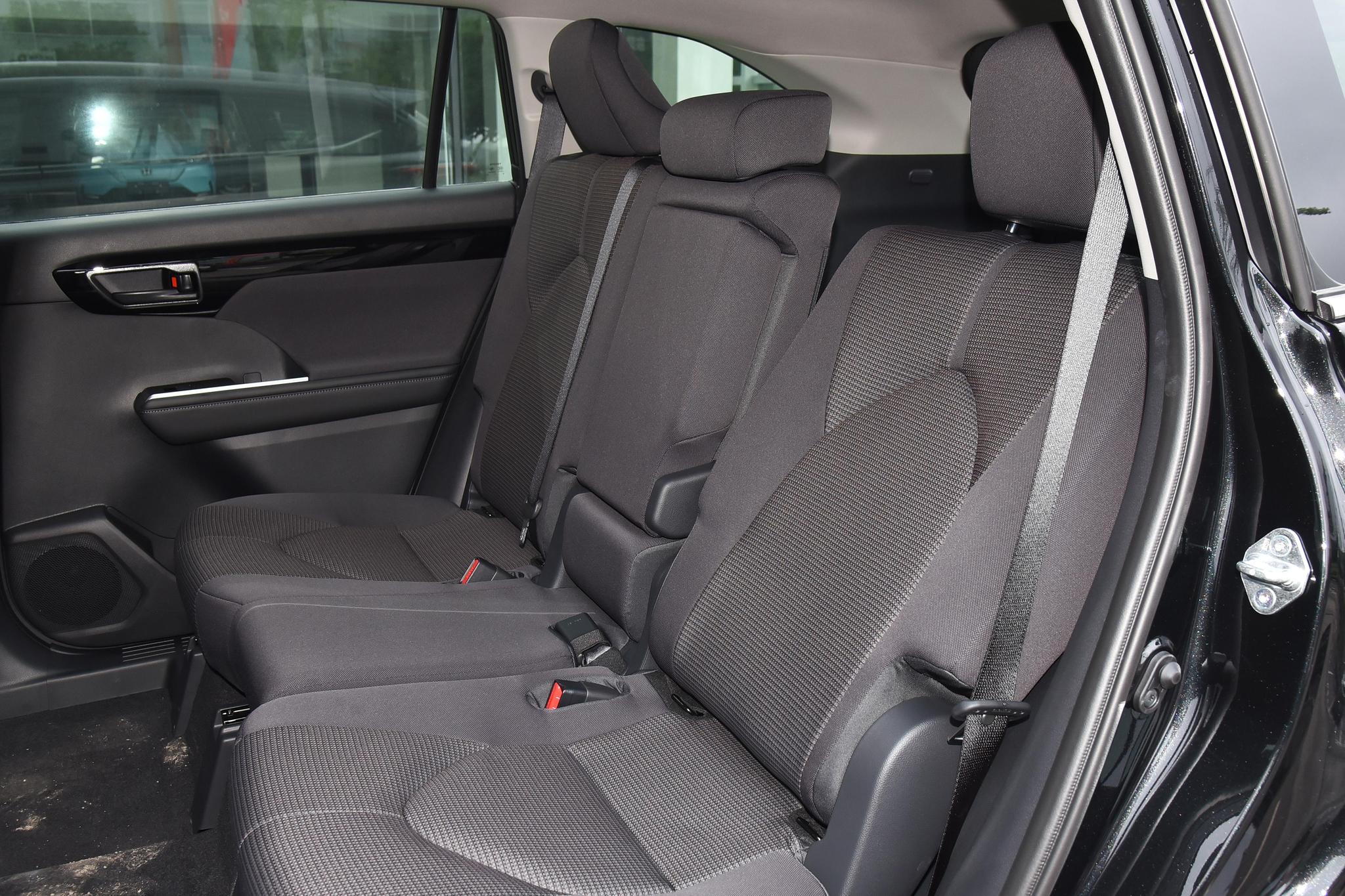 Discover Toyota Toyota Highlander Exterior Interior Images.Find all aspects and details of cars.