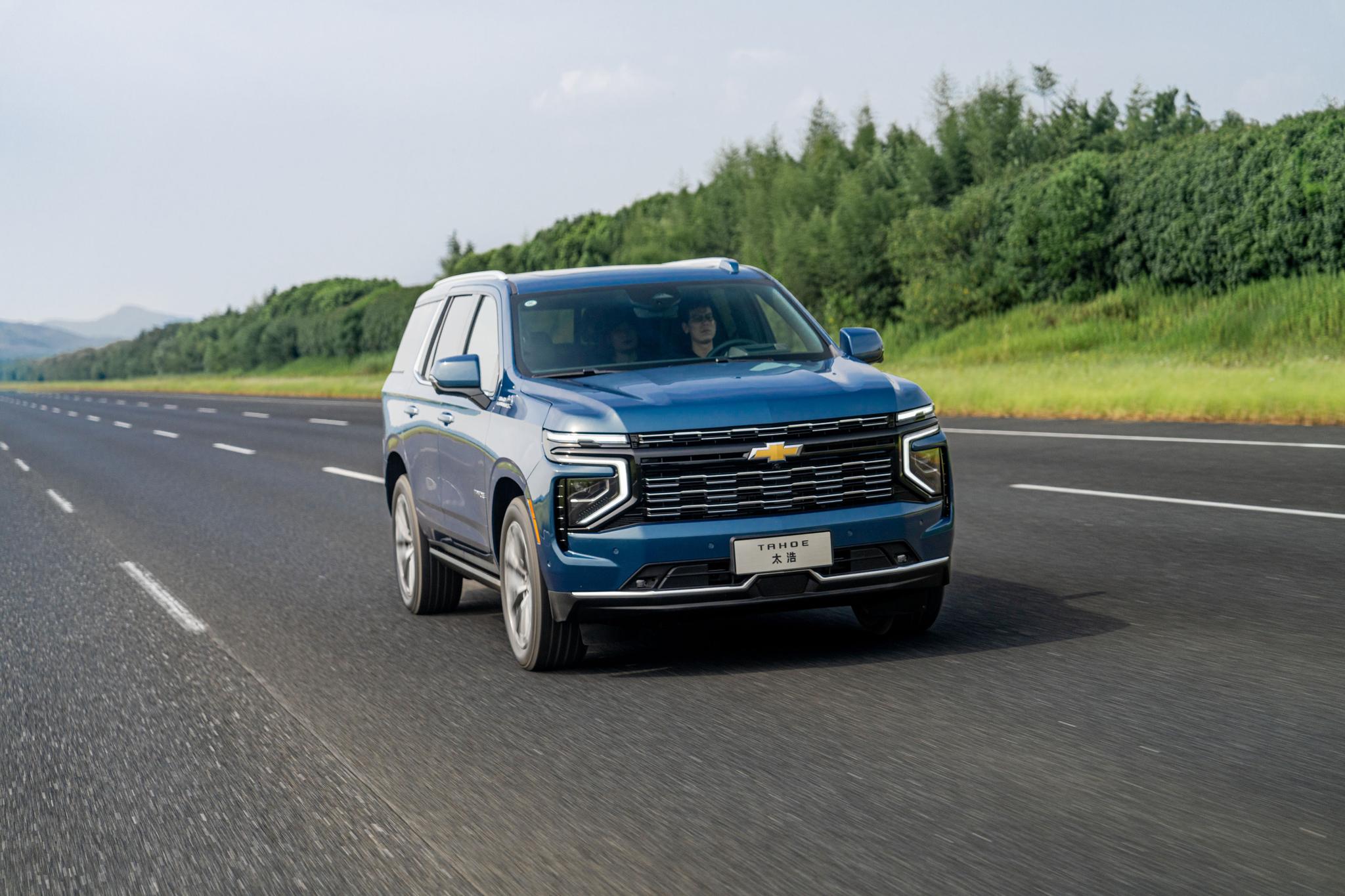 the 10th official image of Chevrolet Tahoe.