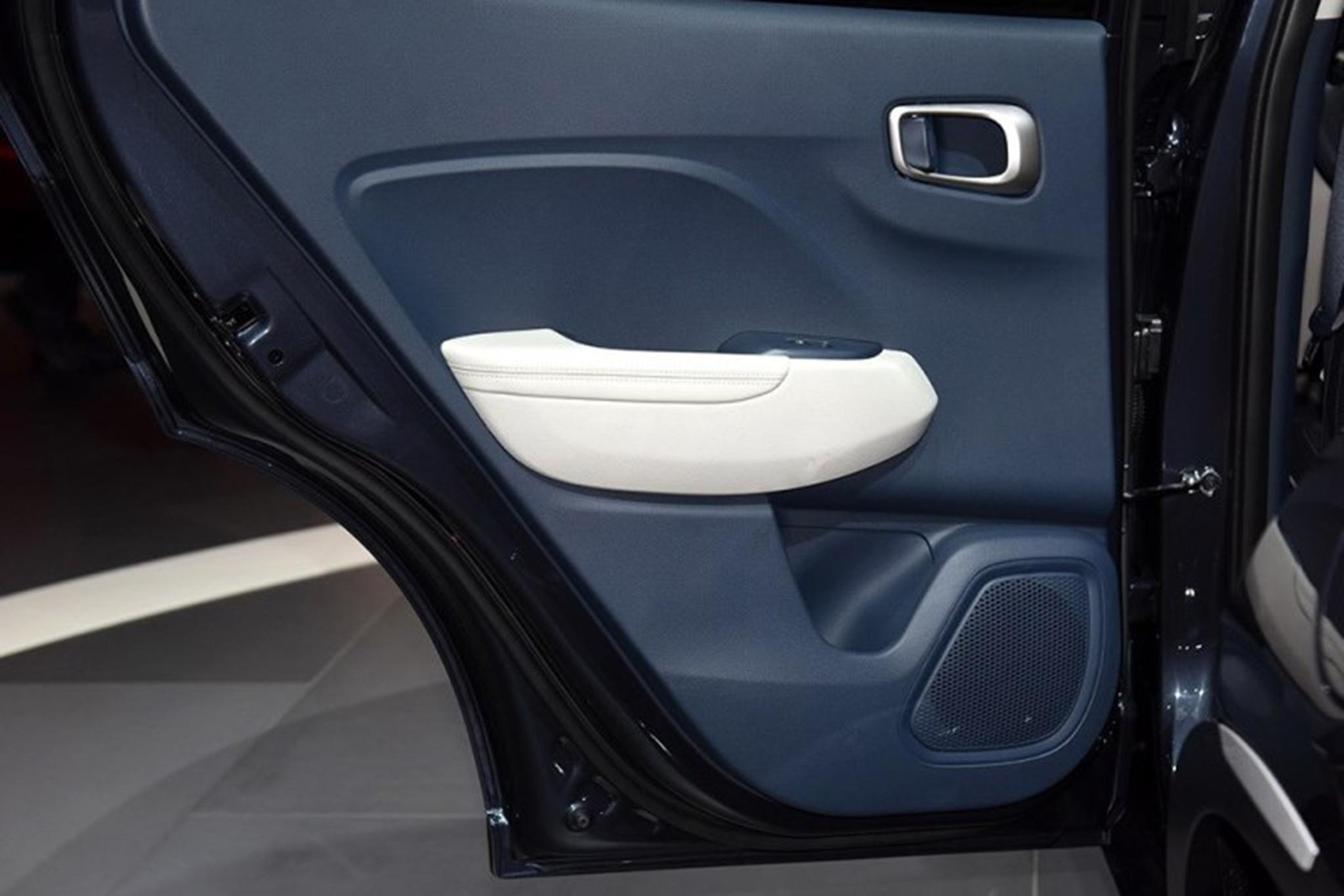 Discover Hyundai Hyundai Venue Exterior Interior Images.Find all aspects and details of cars.