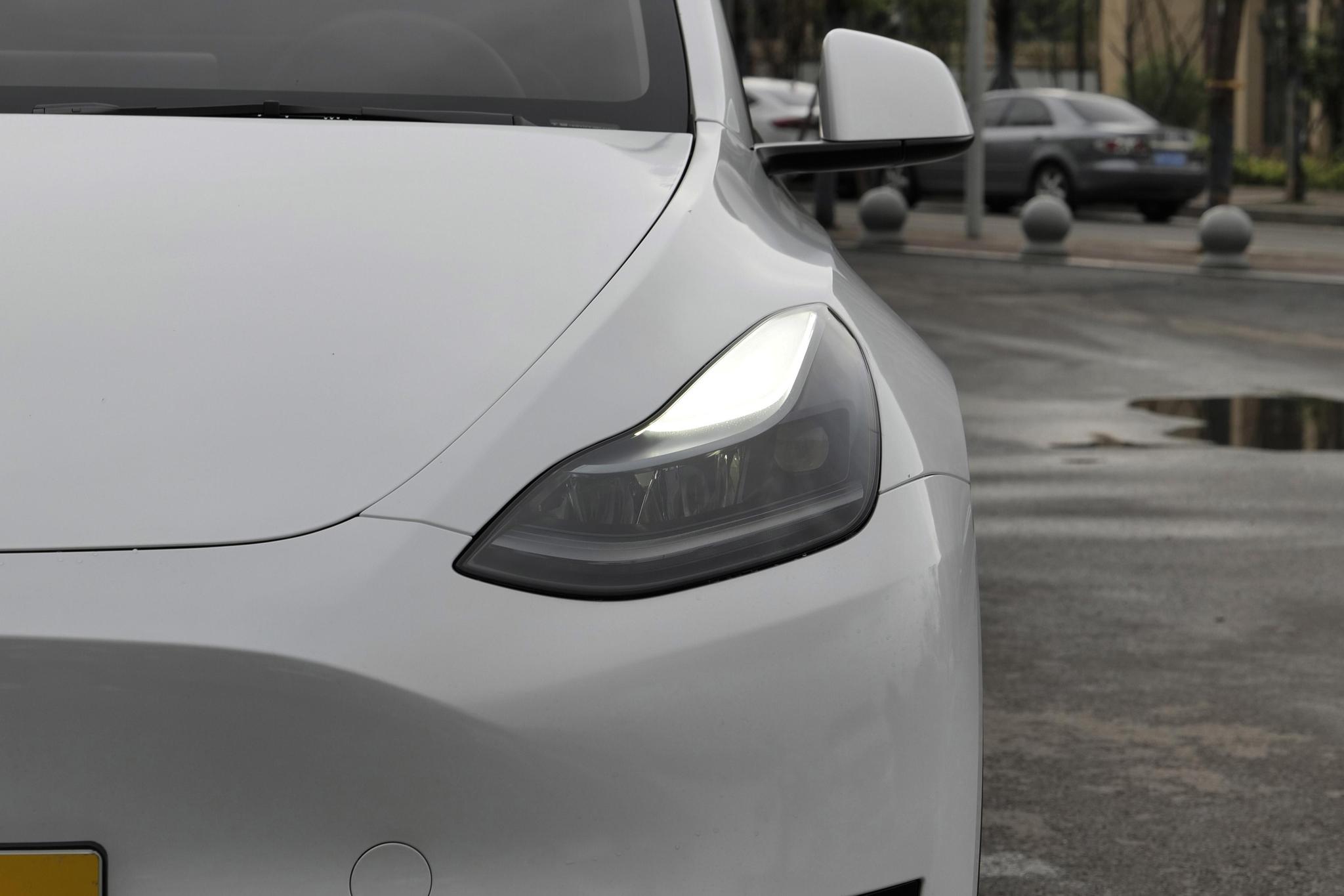 the 9th exterior image of Tesla Model Y.