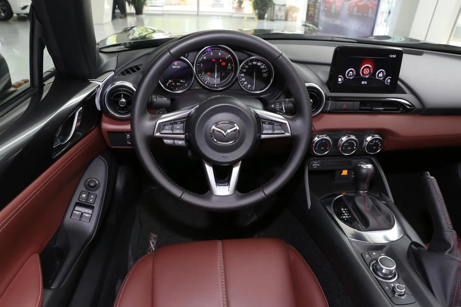 Discover Mazda Mazda MX5 Exterior Interior Images.Find all aspects and details of cars.