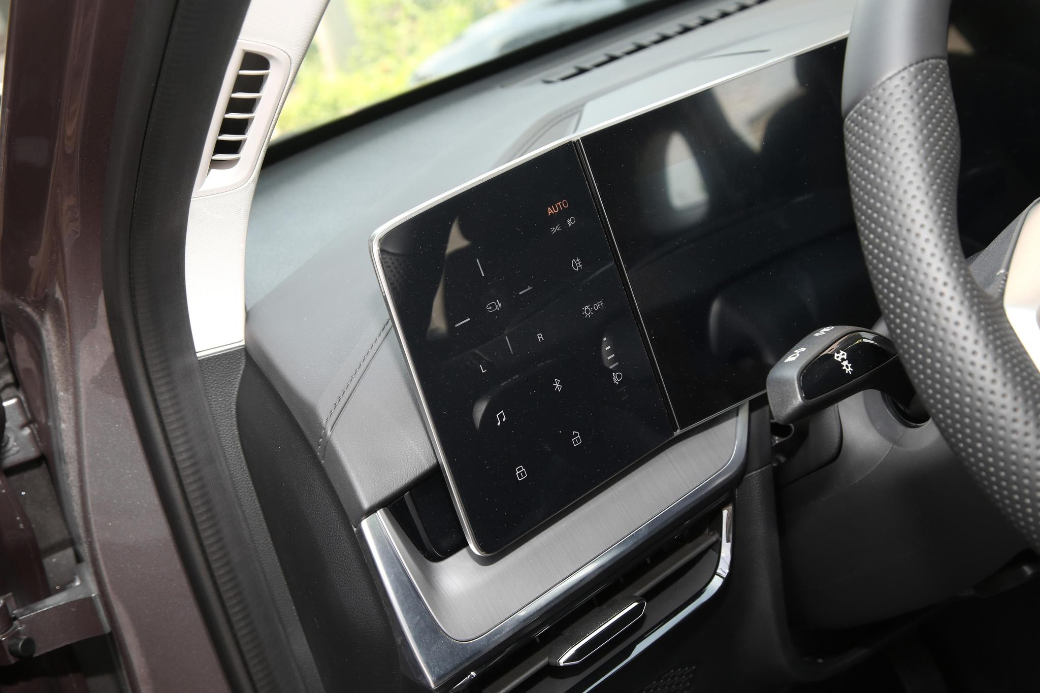 Discover MG MG One Exterior Interior Images.Find all aspects and details of cars.