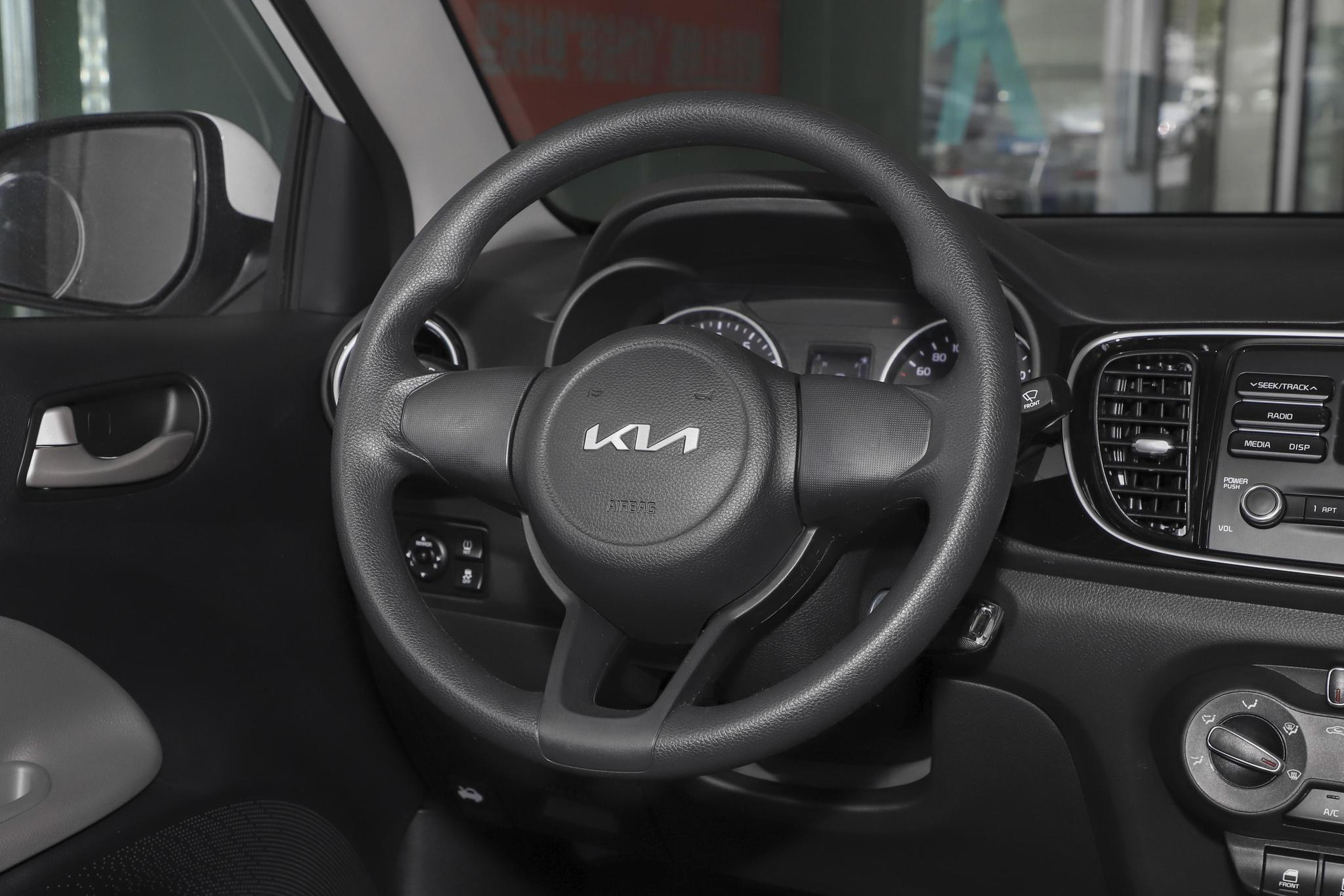 Discover Kia Kia Pegas Exterior Interior Images.Find all aspects and details of cars.