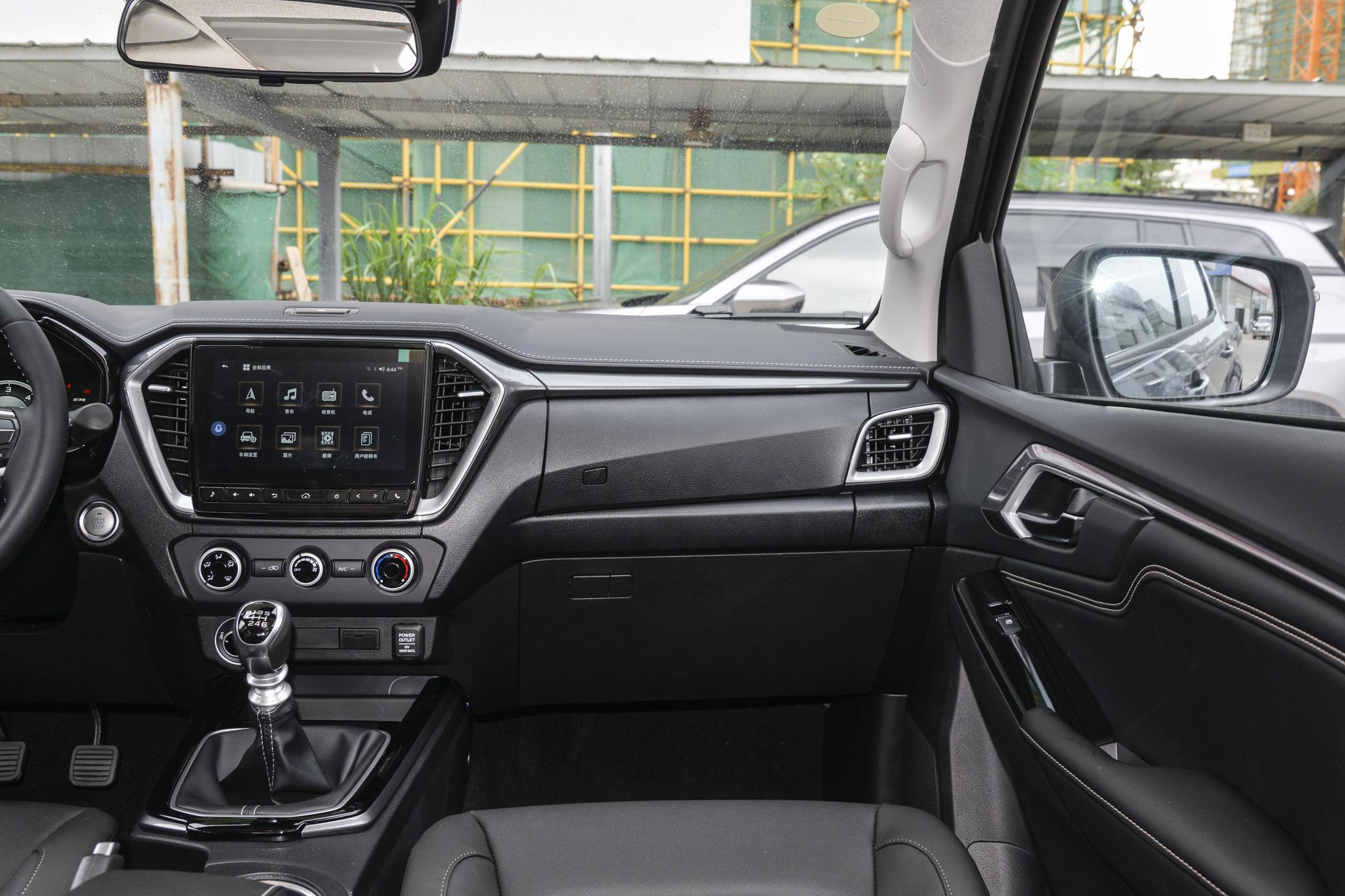 Discover Isuzu  Isuzu DMax Exterior Interior Images.Find all aspects and details of cars.