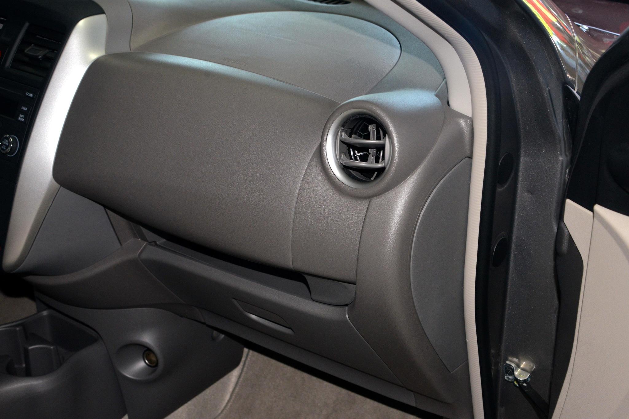 Discover Nissan Nissan Sunny Exterior Interior Images.Find all aspects and details of cars.