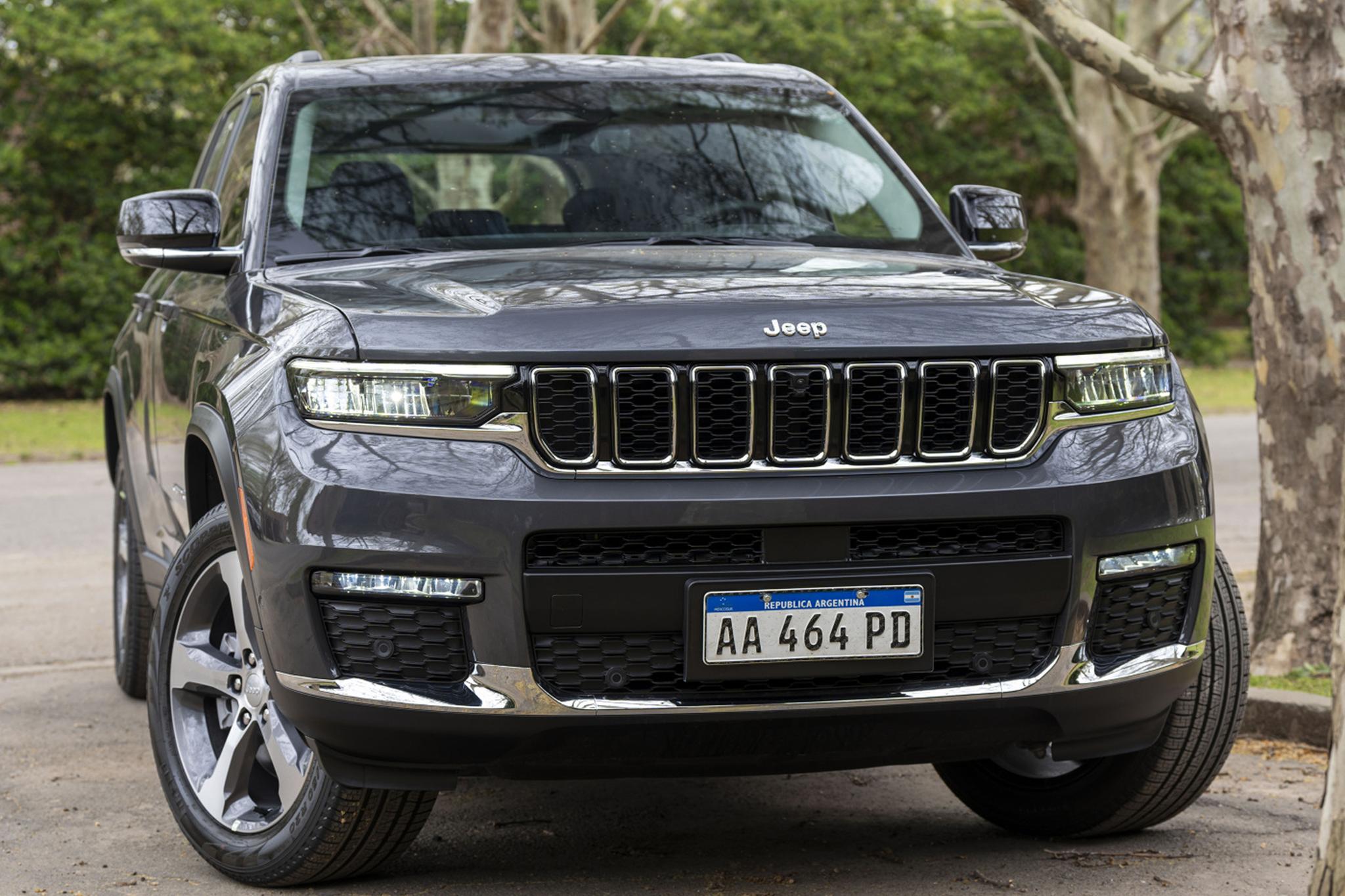 Discover Jeep Jeep Grand Cherokee Exterior Interior Images.Find all aspects and details of cars.