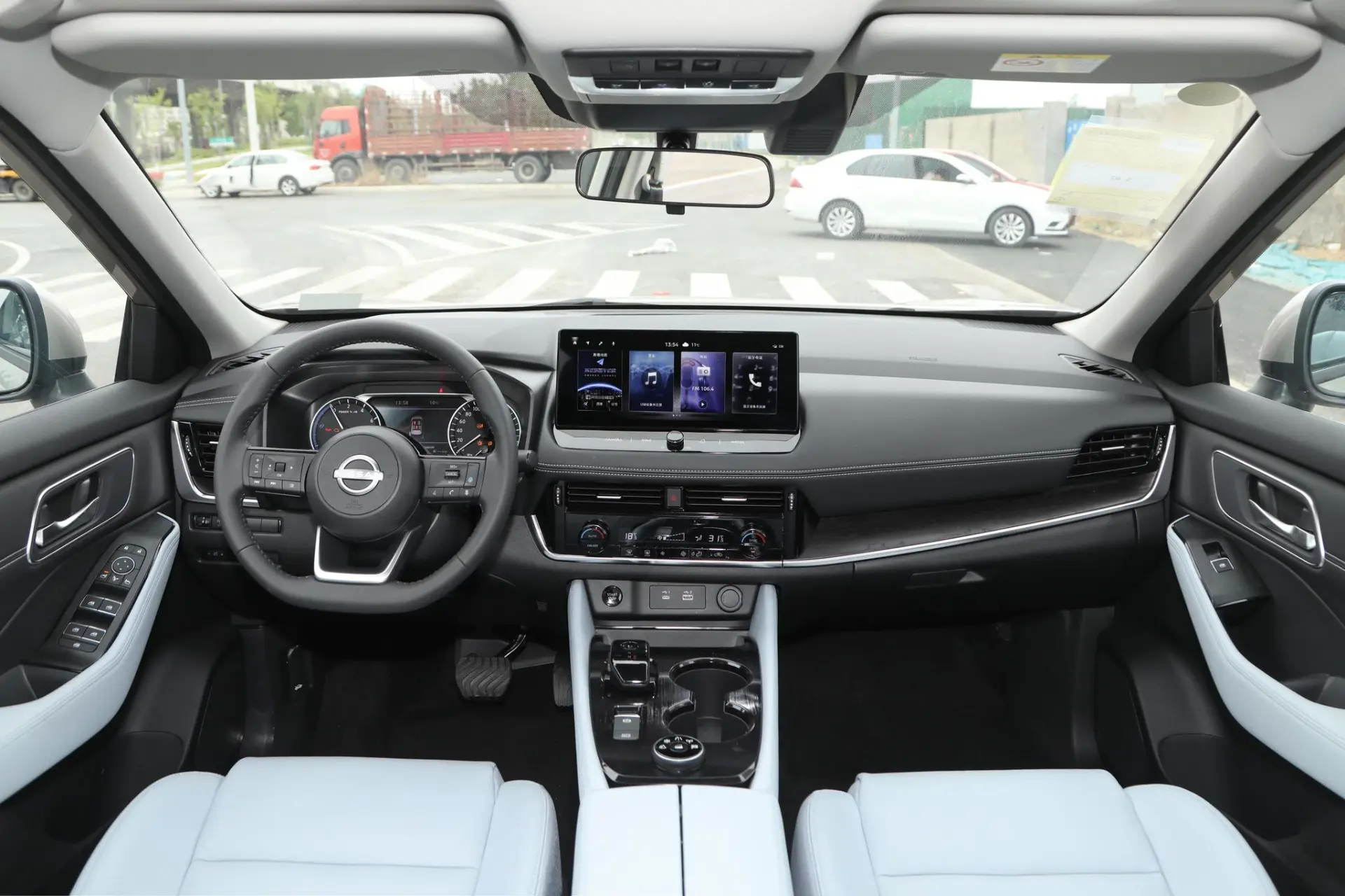 Discover Nissan Nissan XTrail Exterior Interior Images.Find all aspects and details of cars.