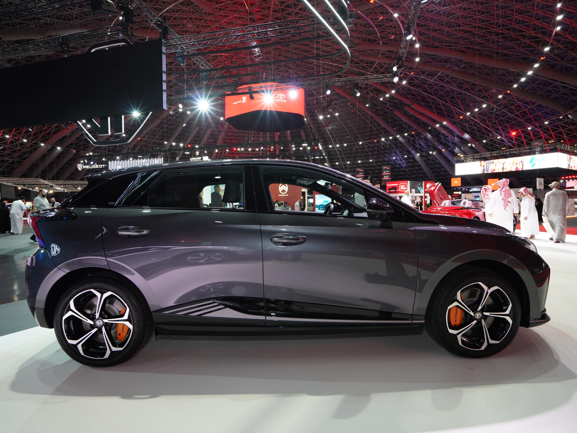 Discover MG MG4 EV Exterior Interior Images.Find all aspects and details of cars.