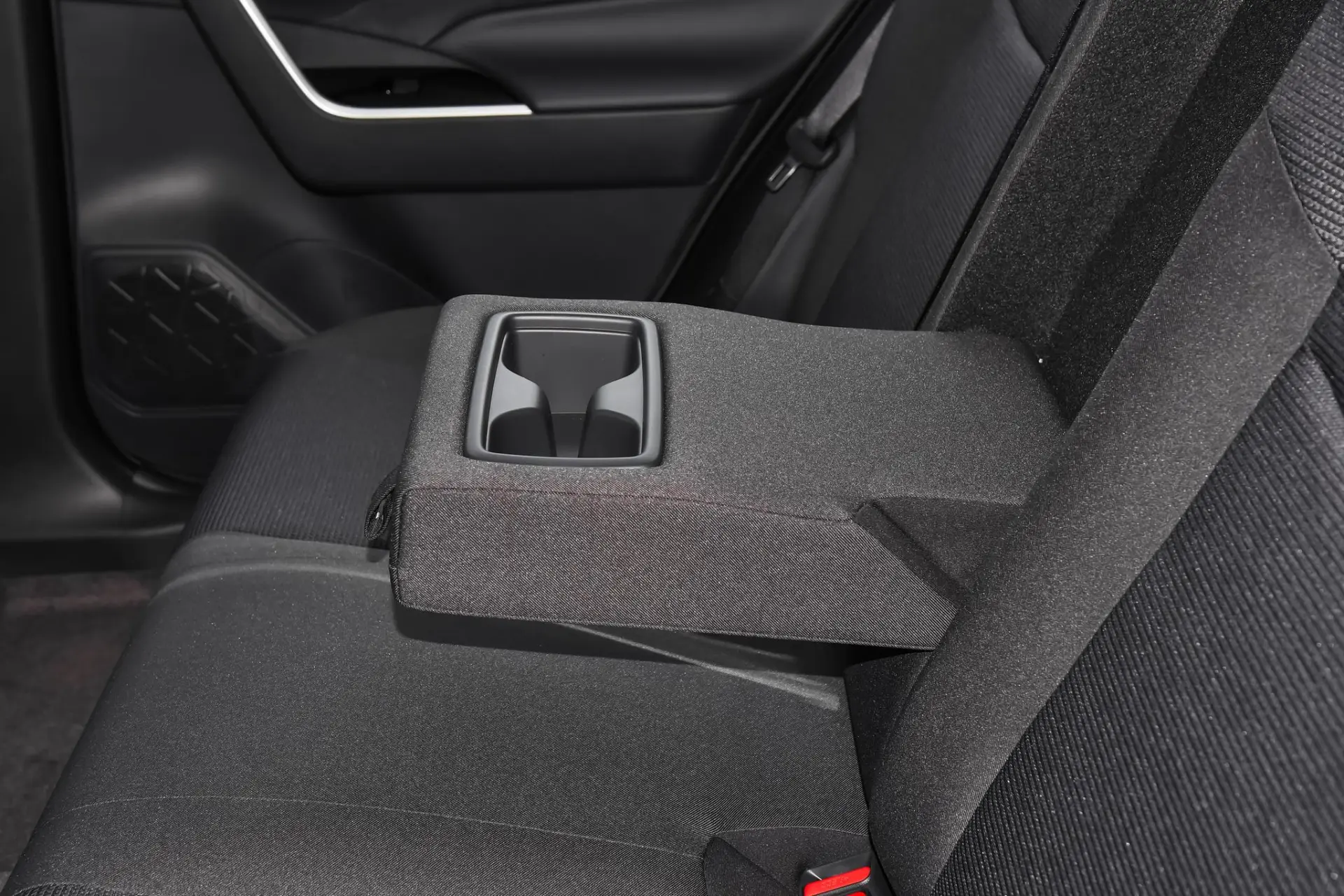 Discover Toyota Toyota RAV4 Exterior Interior Images.Find all aspects and details of cars.