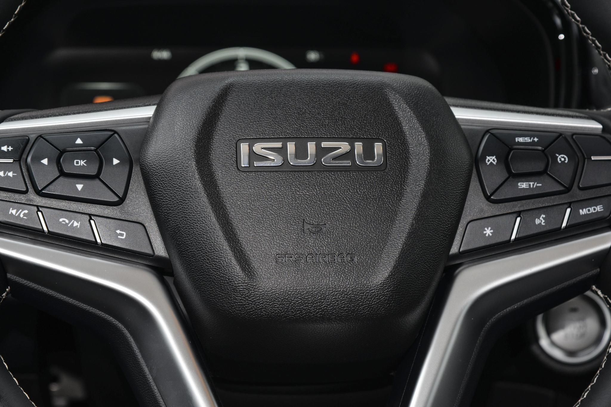 Discover Isuzu  Isuzu DMax Exterior Interior Images.Find all aspects and details of cars.