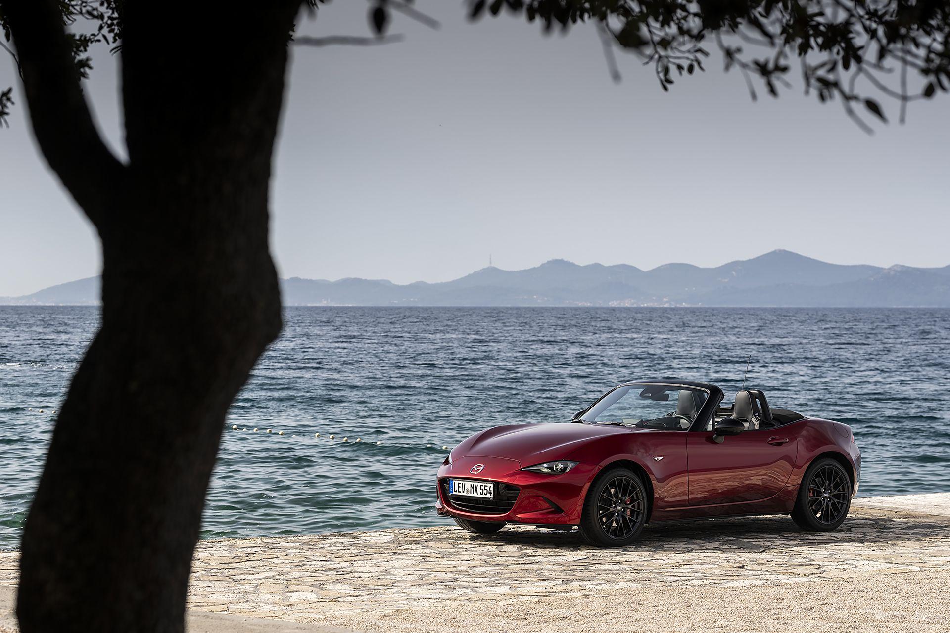 Discover Mazda Mazda MX5 Exterior Interior Images.Find all aspects and details of cars.