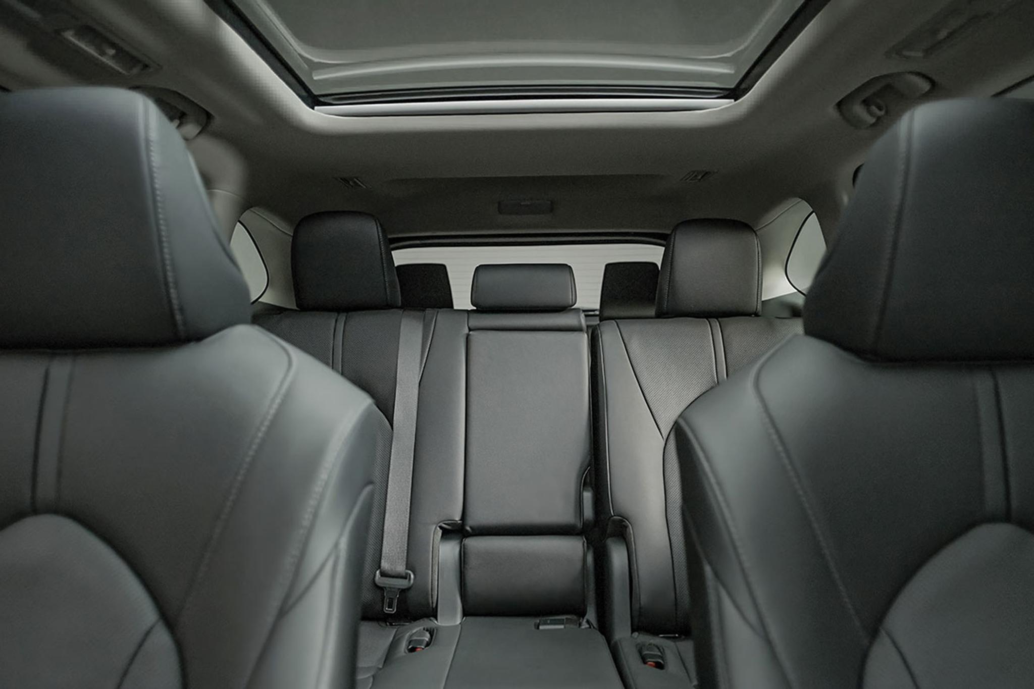 Discover Toyota Toyota Highlander Exterior Interior Images.Find all aspects and details of cars.