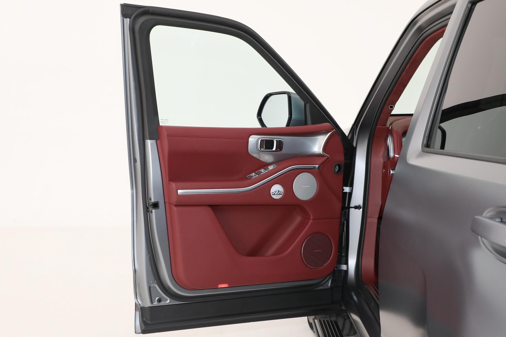 Discover Tank Tank 700 Exterior Interior Images.Find all aspects and details of cars.