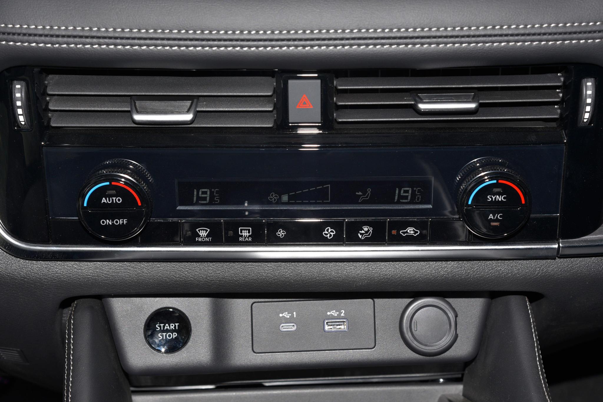 Discover Nissan Nissan XTrail Exterior Interior Images.Find all aspects and details of cars.