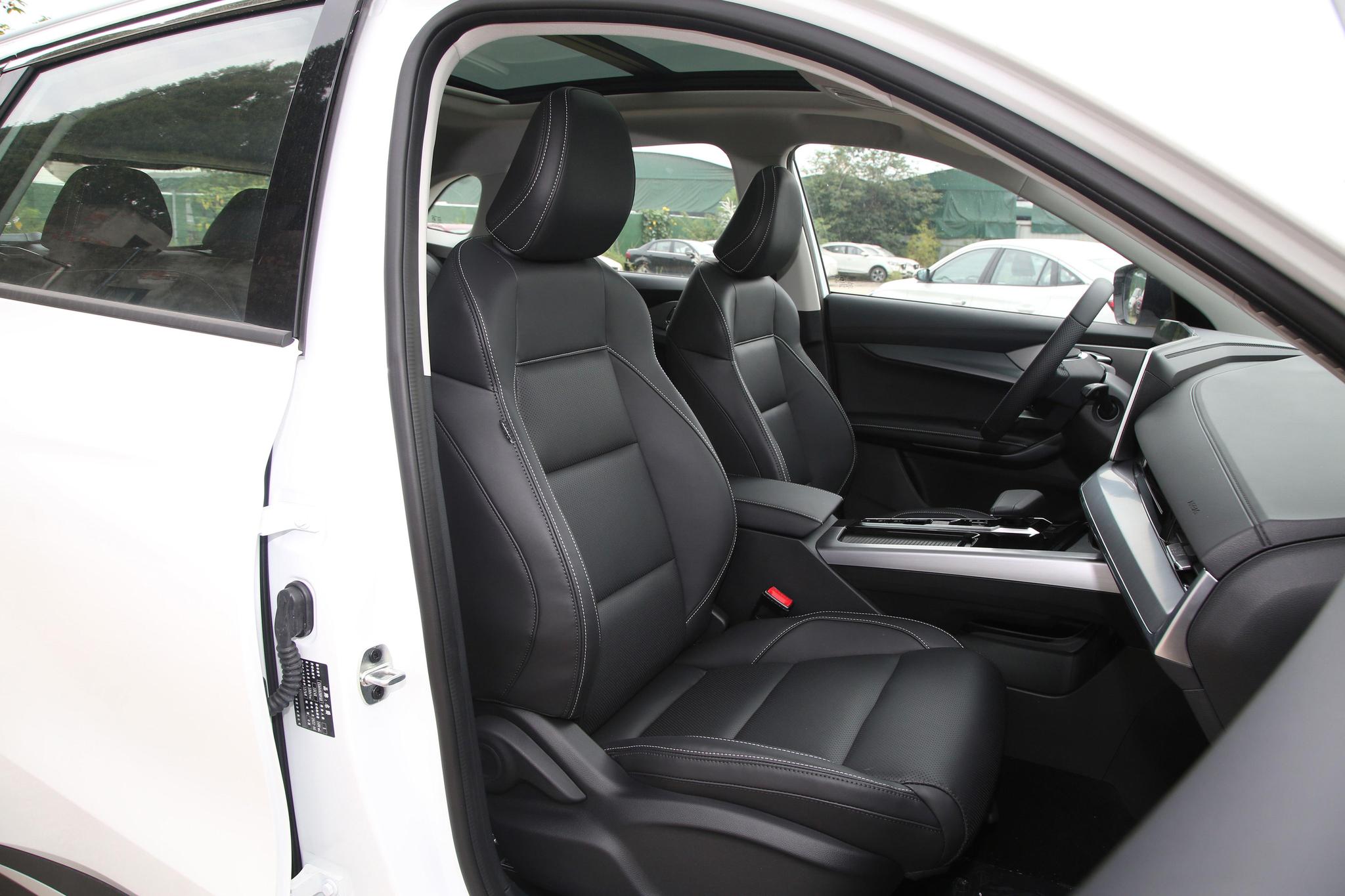 Discover MG MG One Exterior Interior Images.Find all aspects and details of cars.