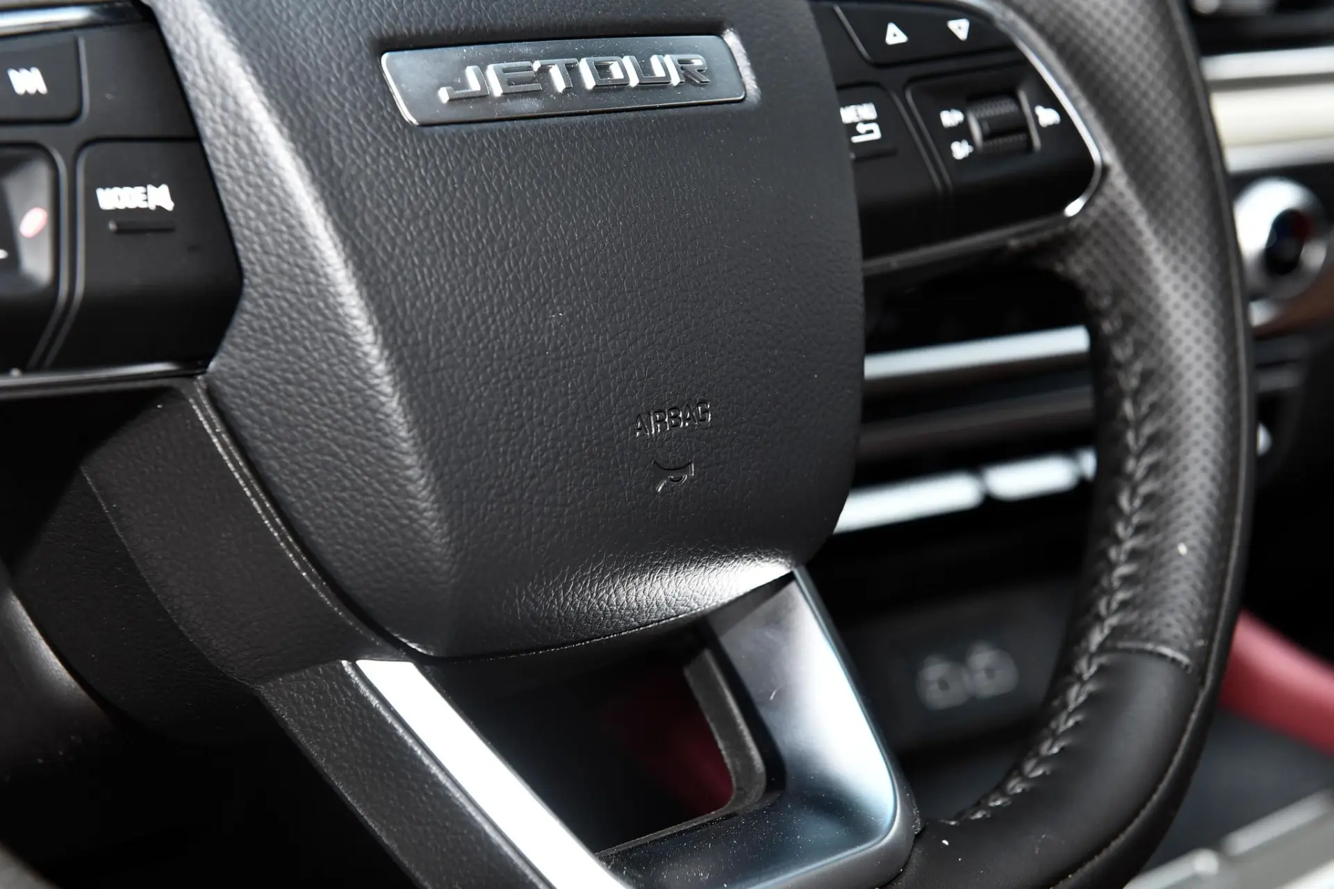 Discover JETOUR Jetour X70 Exterior Interior Images.Find all aspects and details of cars.