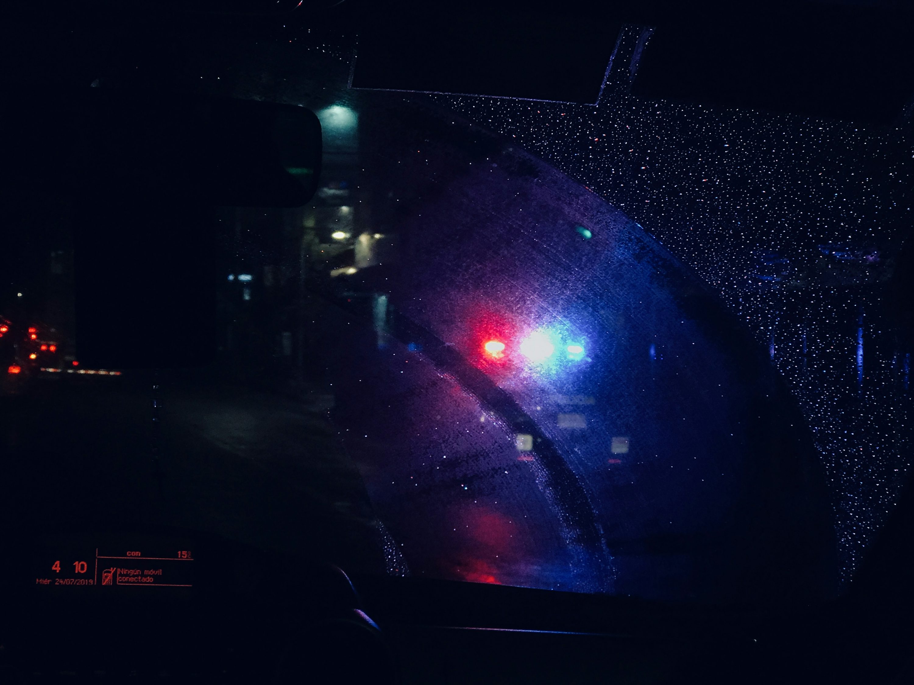 夜间汽车后视镜特写