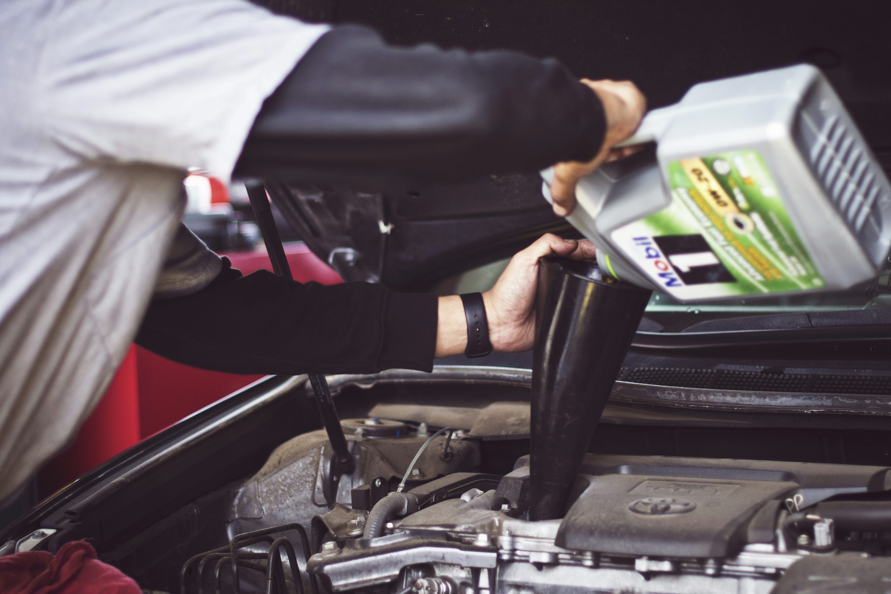  Engine Oil: How to Check And When to Change