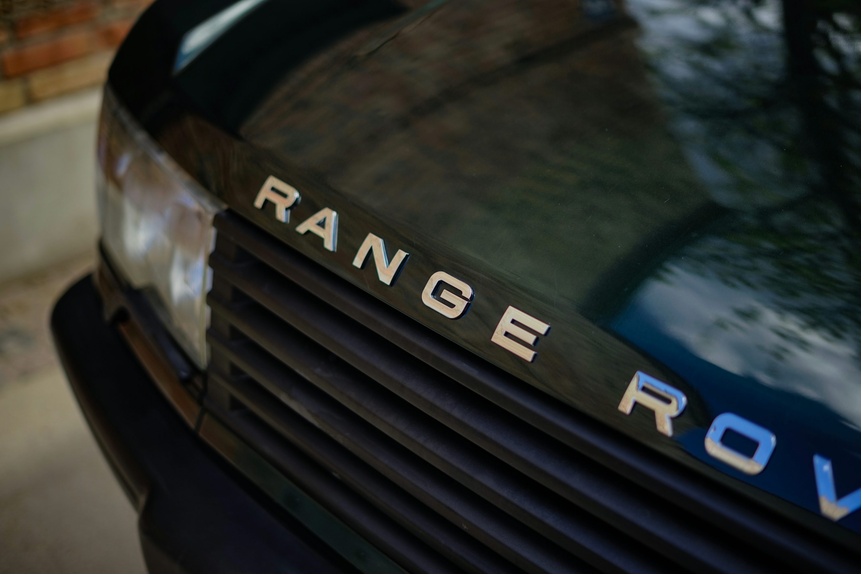 Range rover badge on the car's hood.