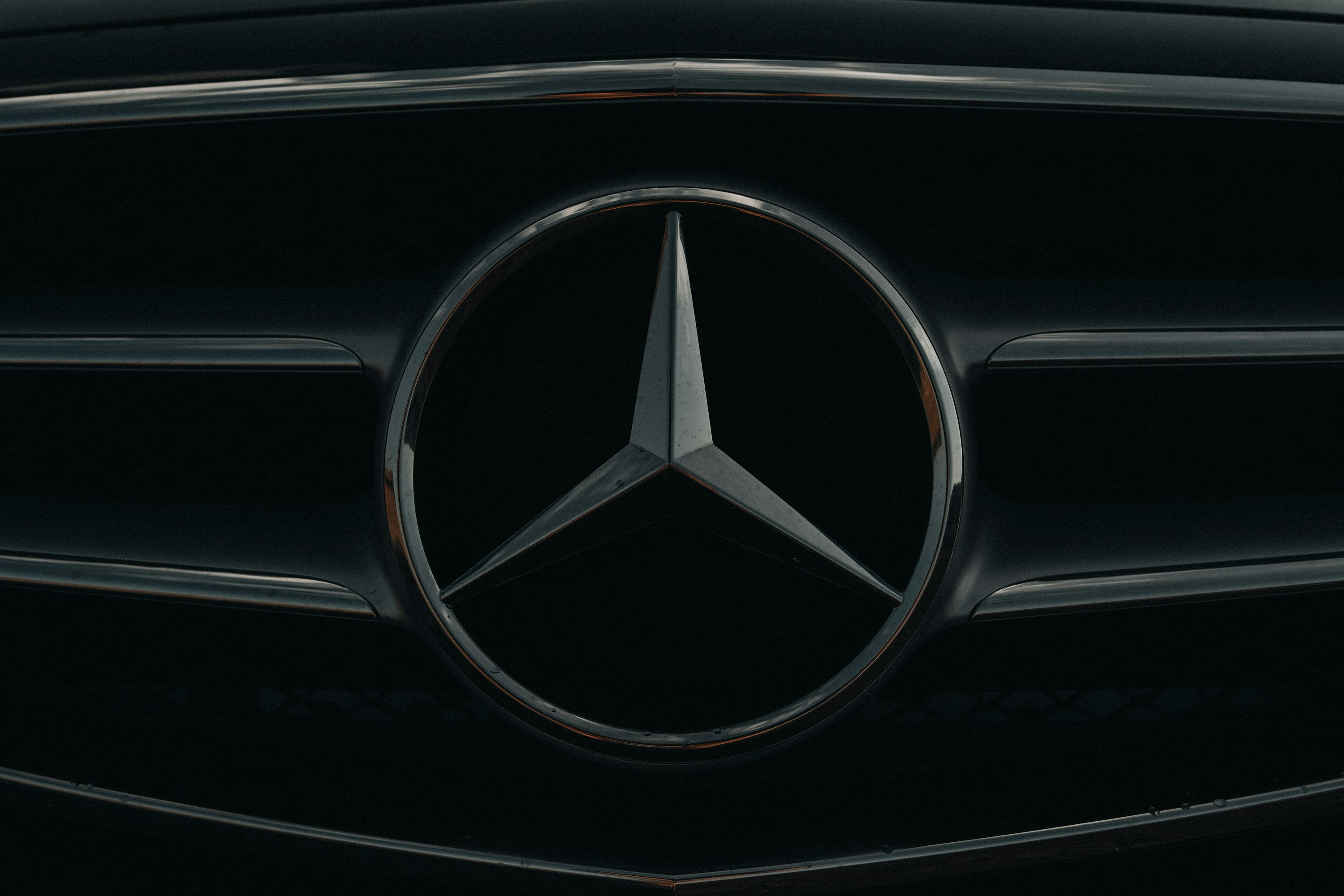 a close up of a mercedes logo on a car