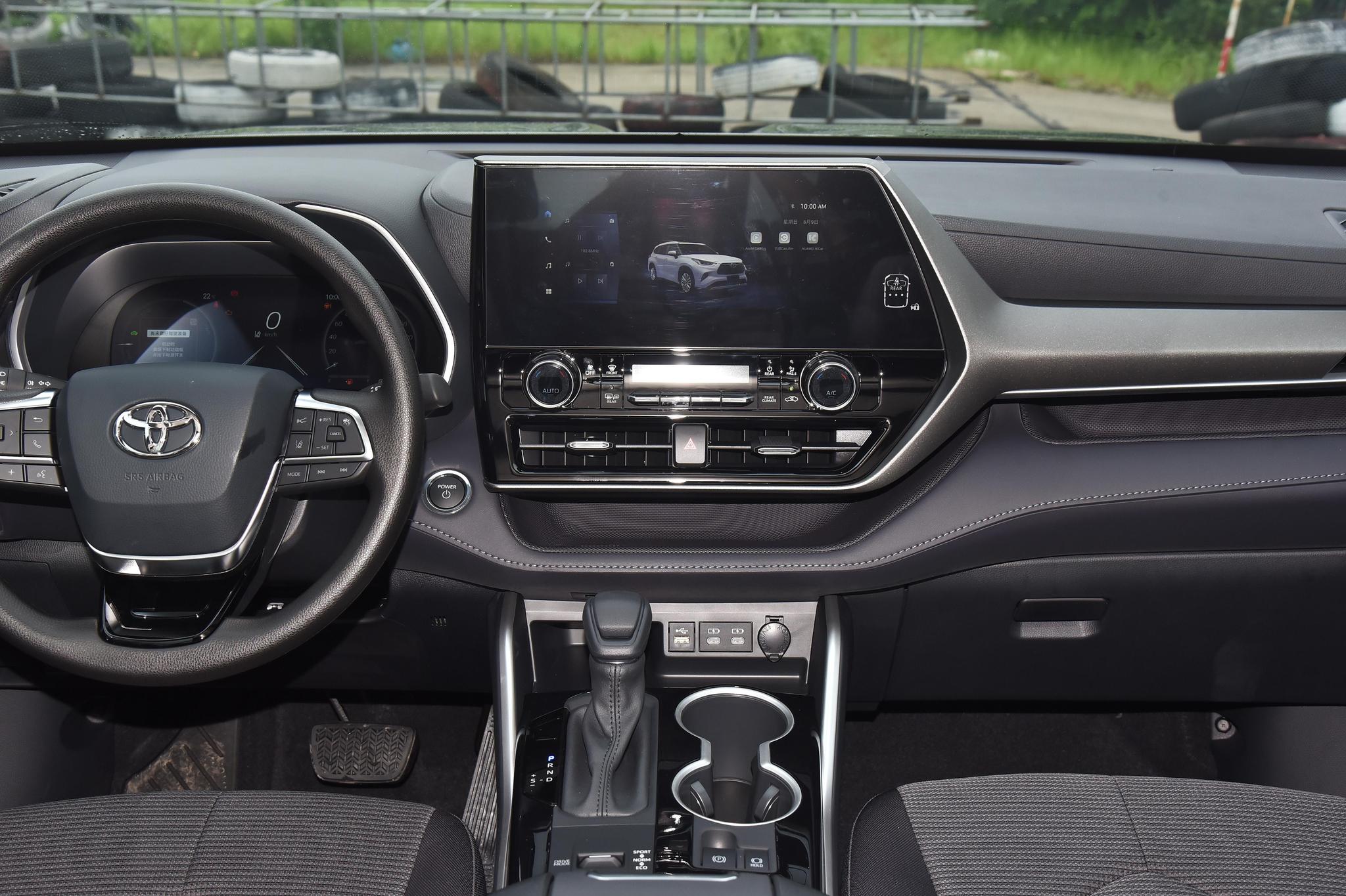 Discover Toyota Toyota Highlander Exterior Interior Images.Find all aspects and details of cars.