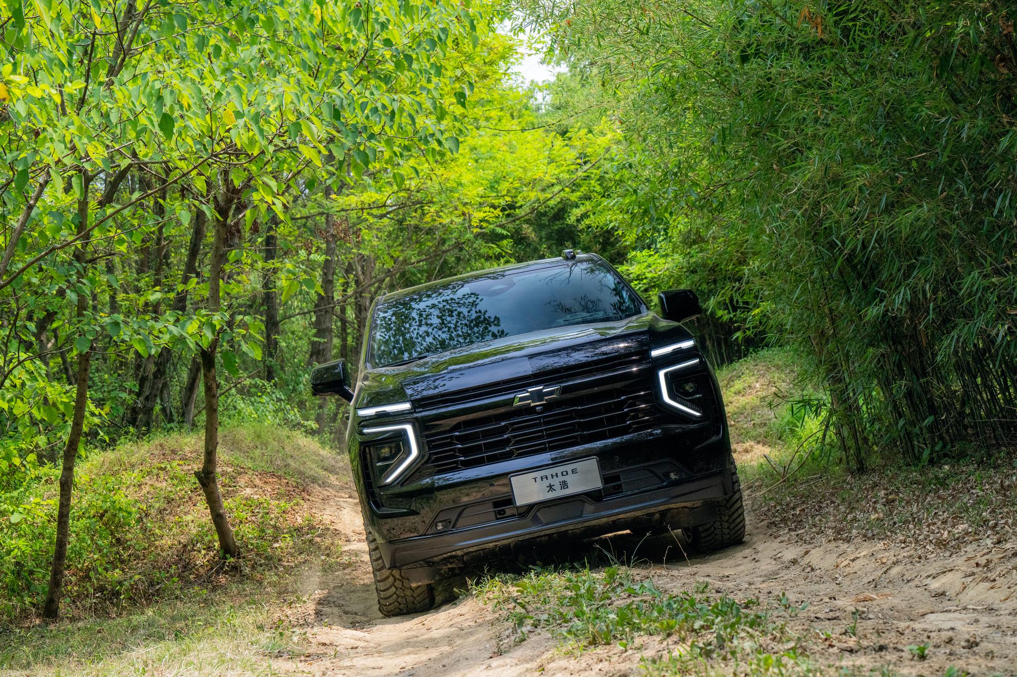 the 6th official image of Chevrolet Tahoe.