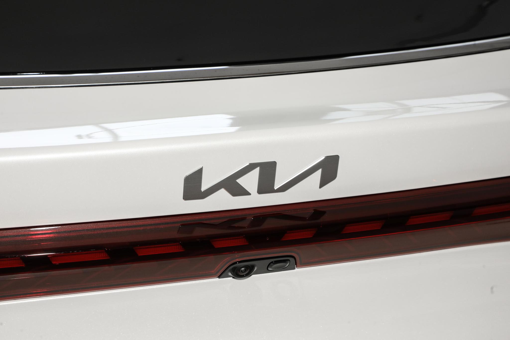 Discover Kia Kia K5 Exterior Interior Images.Find all aspects and details of cars.