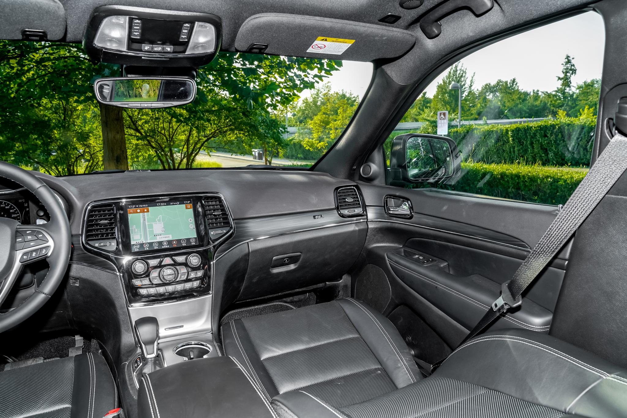 Discover Jeep Jeep Grand Cherokee Exterior Interior Images.Find all aspects and details of cars.