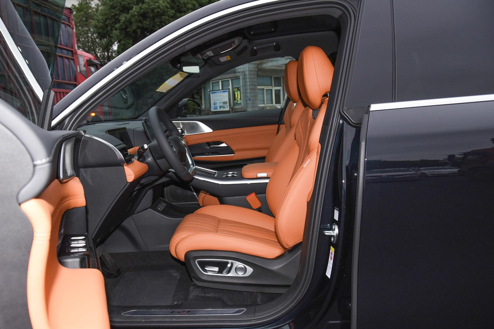 Discover Xpeng Motors Xpeng G9 Exterior Interior Images.Find all aspects and details of cars.