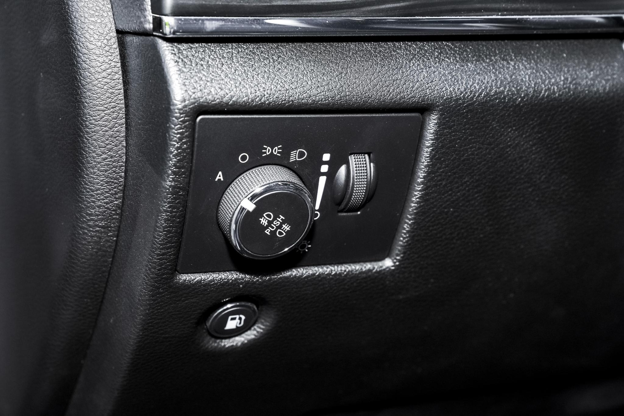 Discover Jeep Jeep Grand Cherokee Exterior Interior Images.Find all aspects and details of cars.