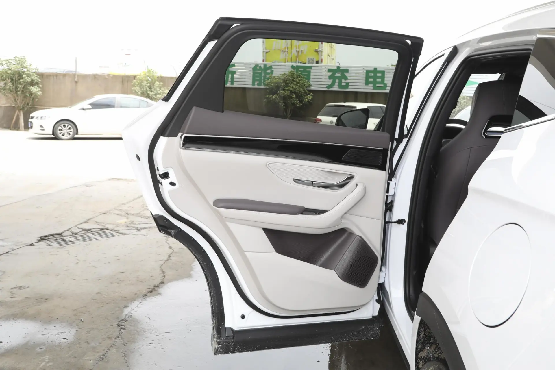 Discover BYD BYD Song Plus Exterior Interior Images.Find all aspects and details of cars.