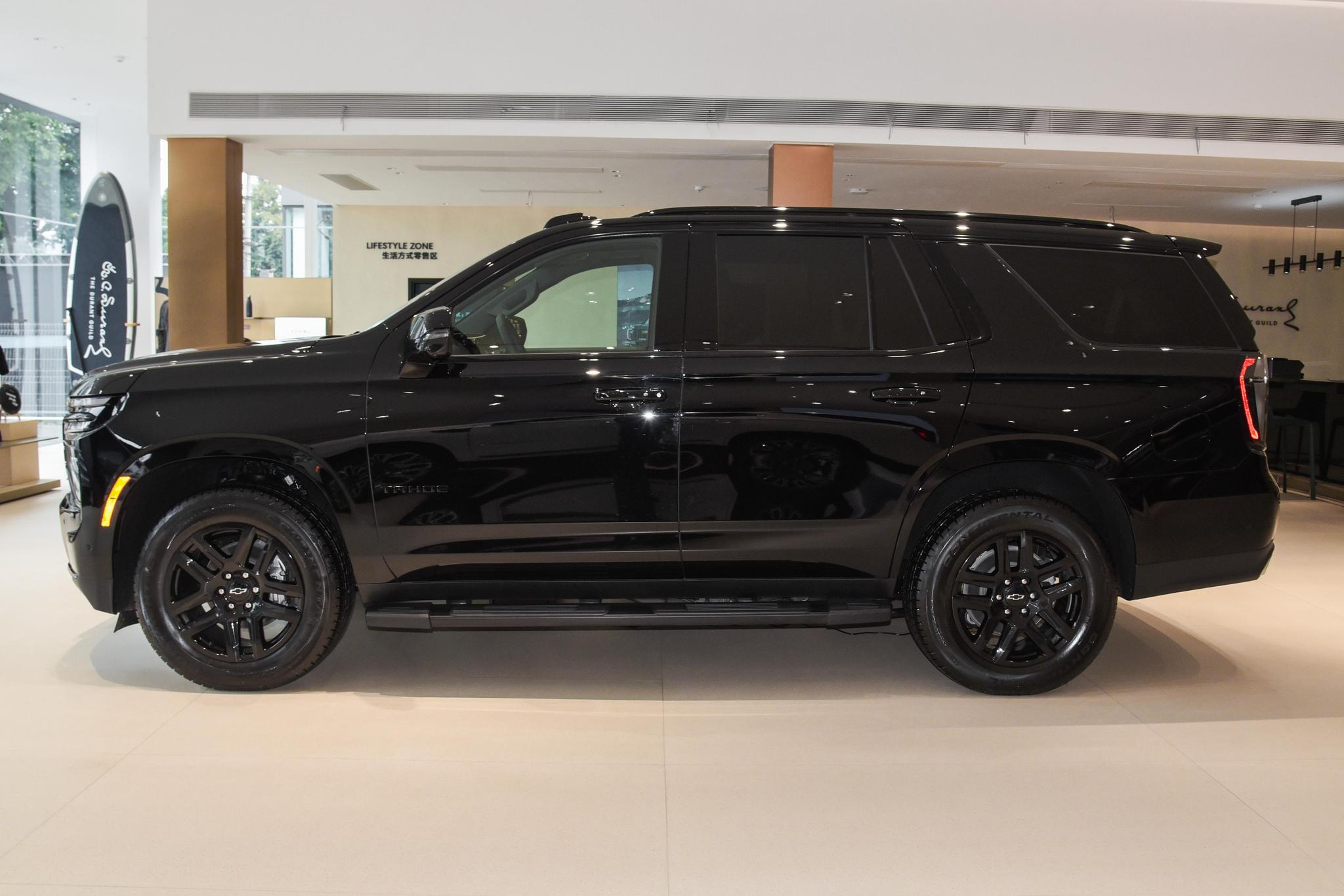 the 16th exterior image of Chevrolet Tahoe.