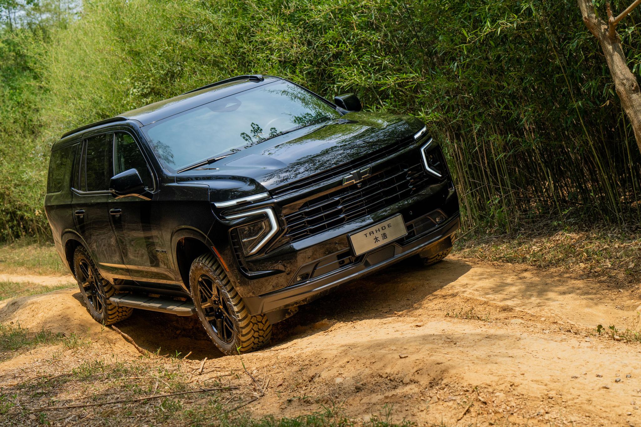 the 13th official image of Chevrolet Tahoe.