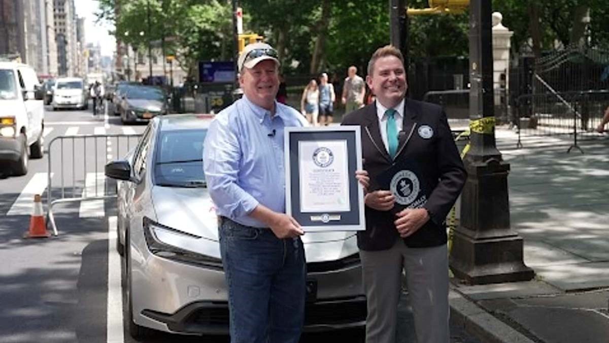 Toyota-Prius-sets-Guinness-World-Record-8949