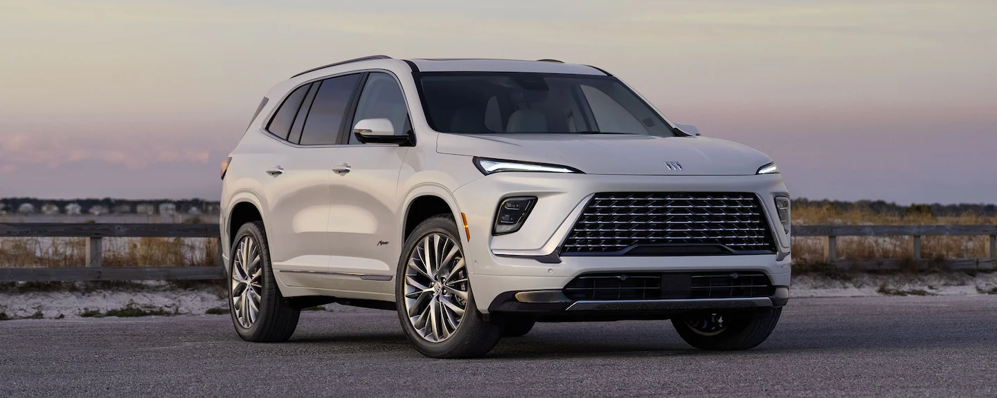 The 2025 Buick Enclave is the first vehicle to feature GM's Super Cruise hands-free driving assistance system, showcasing a stylish appearance and advanced technology features.