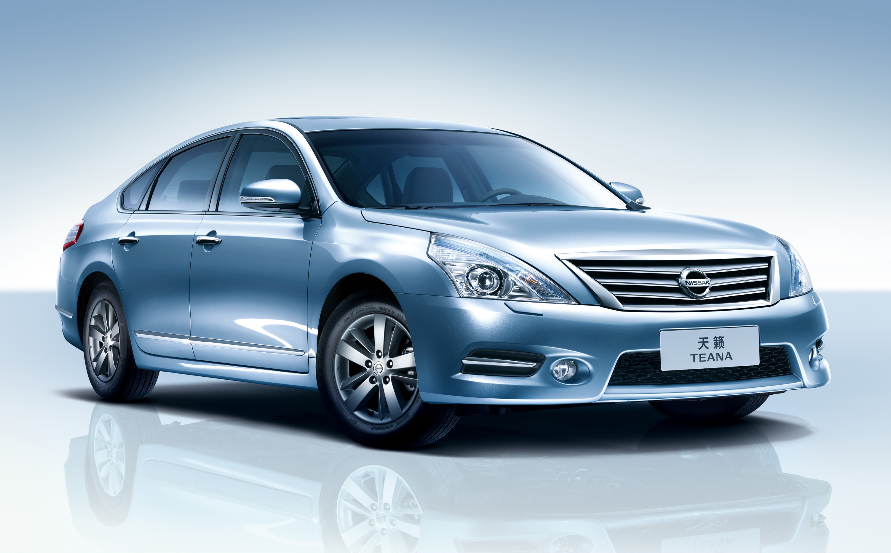 Discusses the maintenance needs and replacement frequency of Dongfeng Nissan Teana transmission oil.