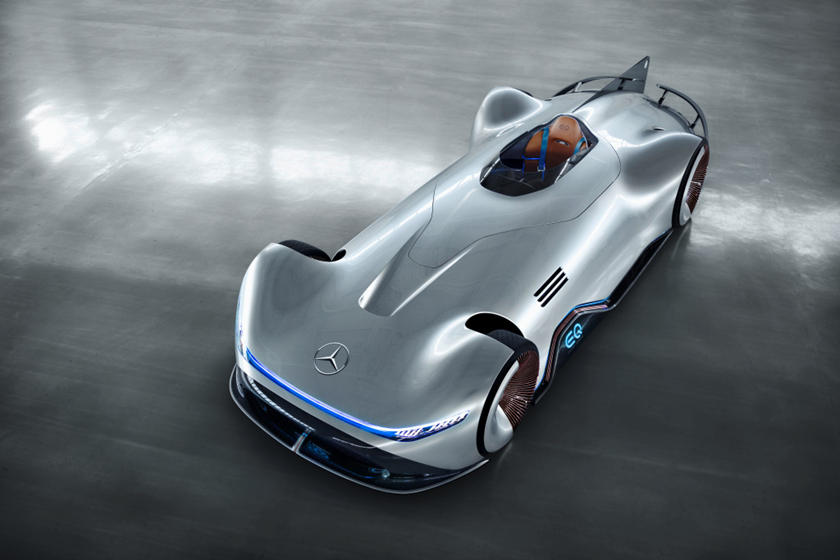 تعمل مرسيدس-AMG على تطوير سيارة خارقة كهربائية من المتوقع أن تُطلق في وقت لاحق من هذا العقد، مع إمكانية أن تُشير مفهوم Vision One-Eleven لعام 2023 إلى تصميمها.