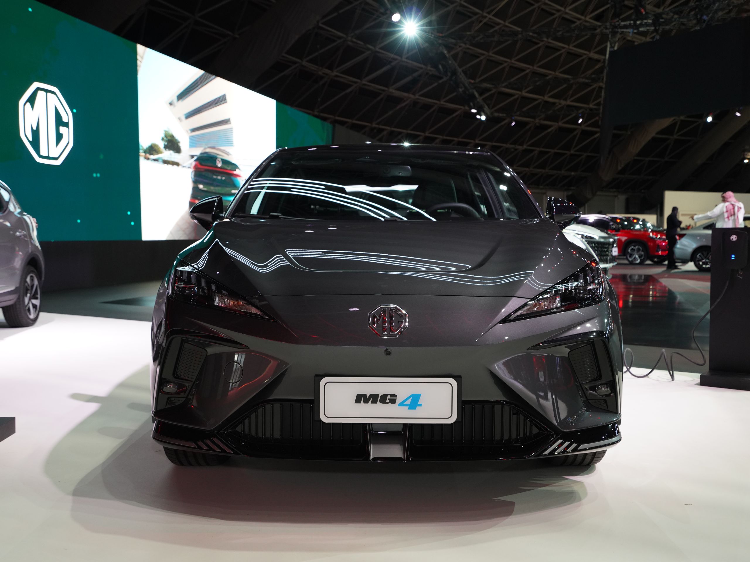 The 2025 MG4 was unveiled at the 2024 Jeddah International Motor Show, and Cartea takes a look at the model through the latest images from the show