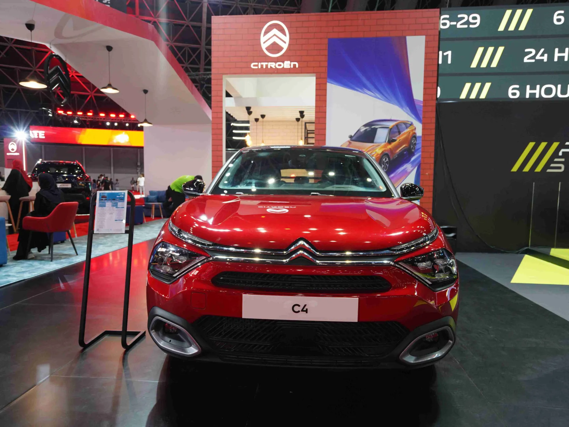 سيارة CITROËN C4 2025 معروضة في معرض جدة الدولي للسيارات 2024 وستقدم لكم كارتيا أحدث صور ومواصفات الطراز