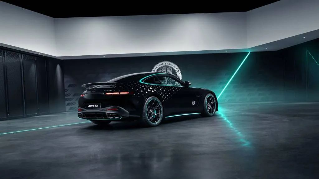 Mercedes-Benz introduces the limited-edition 2025 AMG GT 63 Pro with an F1-inspired livery.