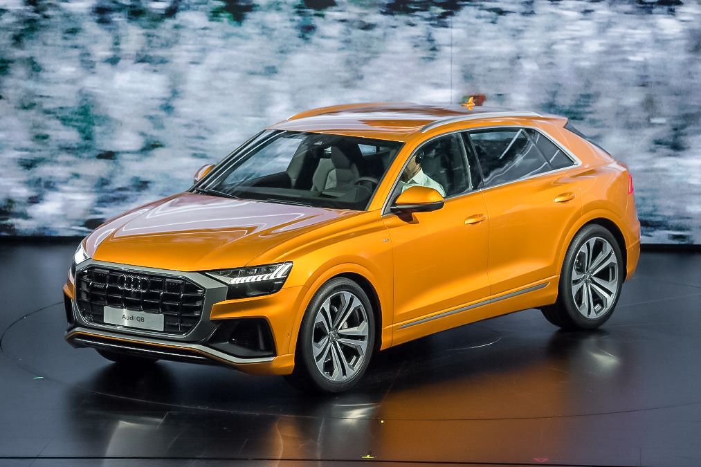 Learn about the change frequency and considerations for Audi Q8 transmission oil.