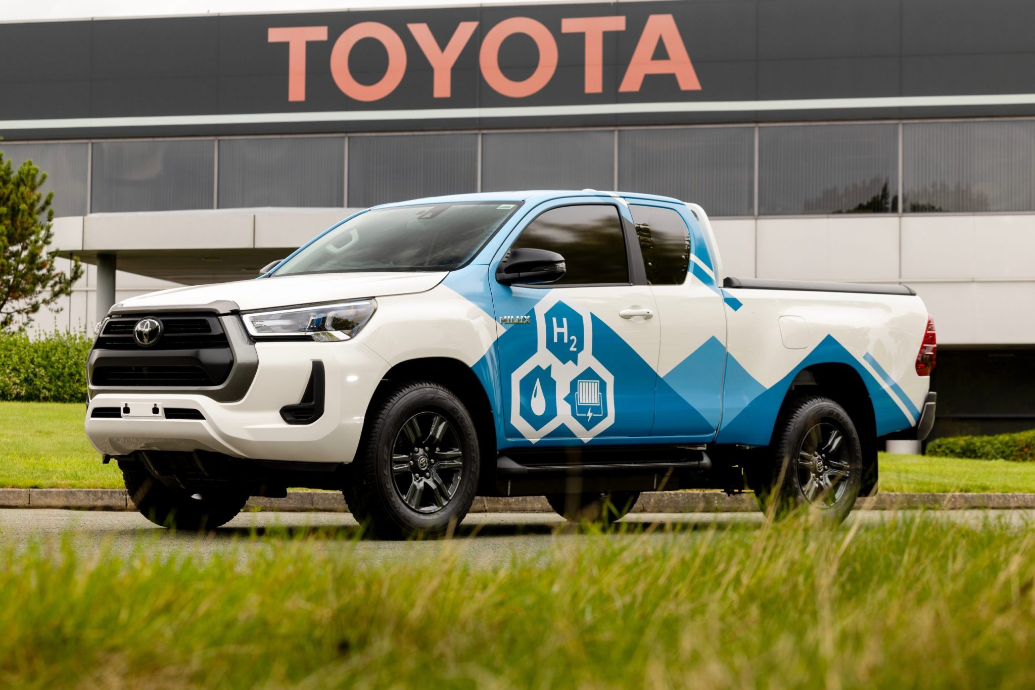 Toyota Unveils Hydrogen-Powered Hilux