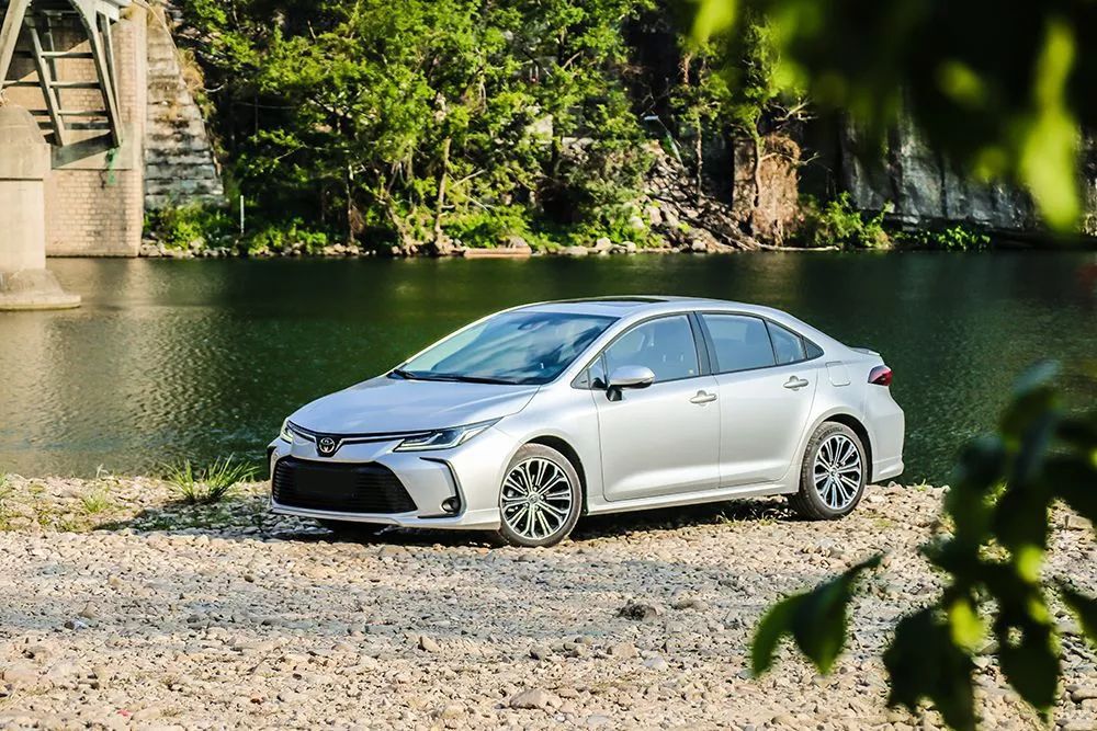 Thanks to the TNGA architecture, the driving experience of the 2025 Toyota Corolla is dramatically improved compared to its predecessor.