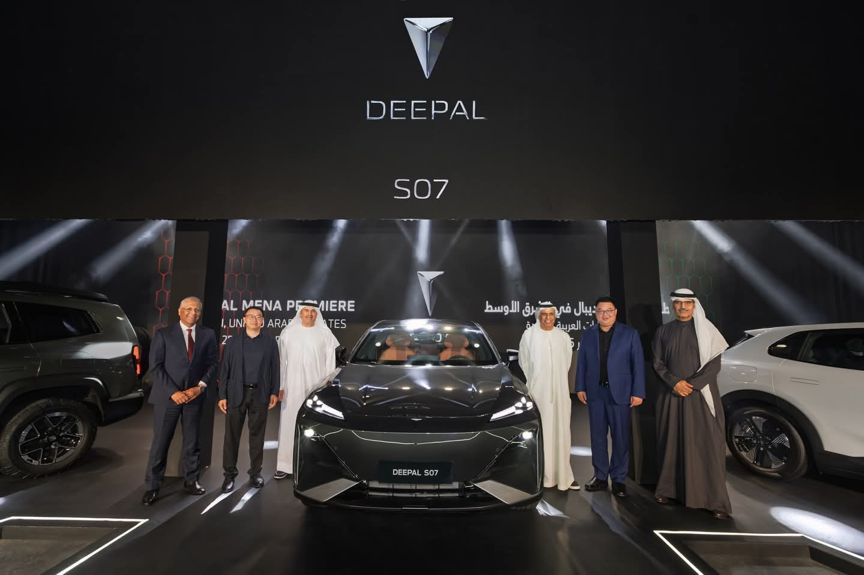 دبي، الإمارات العربية المتحدة،27 فبراير 2025 - مع إطلاق سيارة DEEPAL S07 في الإمارات العربية المتحدة يوم أمس، تعيد DEEPAL تعريف التنقل الذكي للعملاء ف