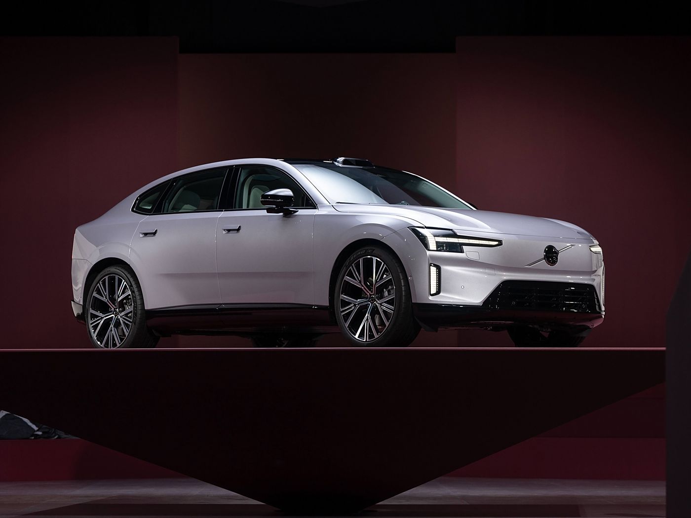 Volvo ES90 Global Debut: A Blend of Sedan and SUV, Launching Later This Year